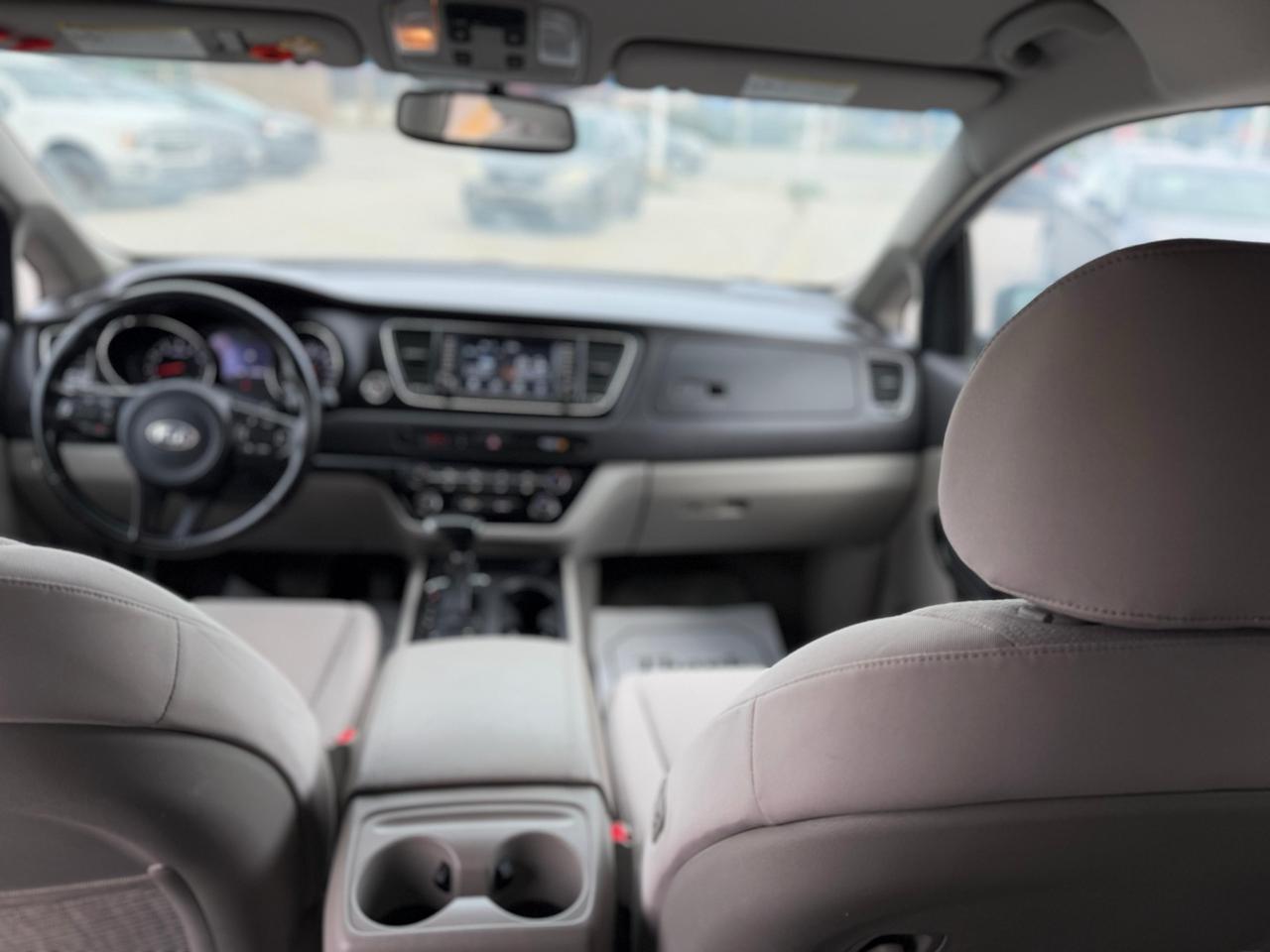 2017 Kia Sedona LX Photo