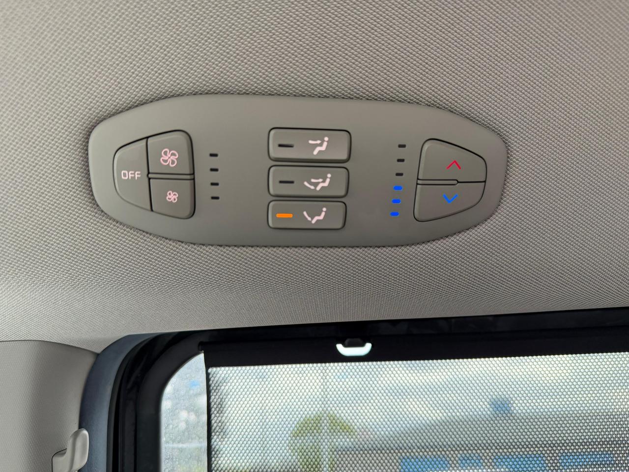2017 Kia Sedona LX Photo