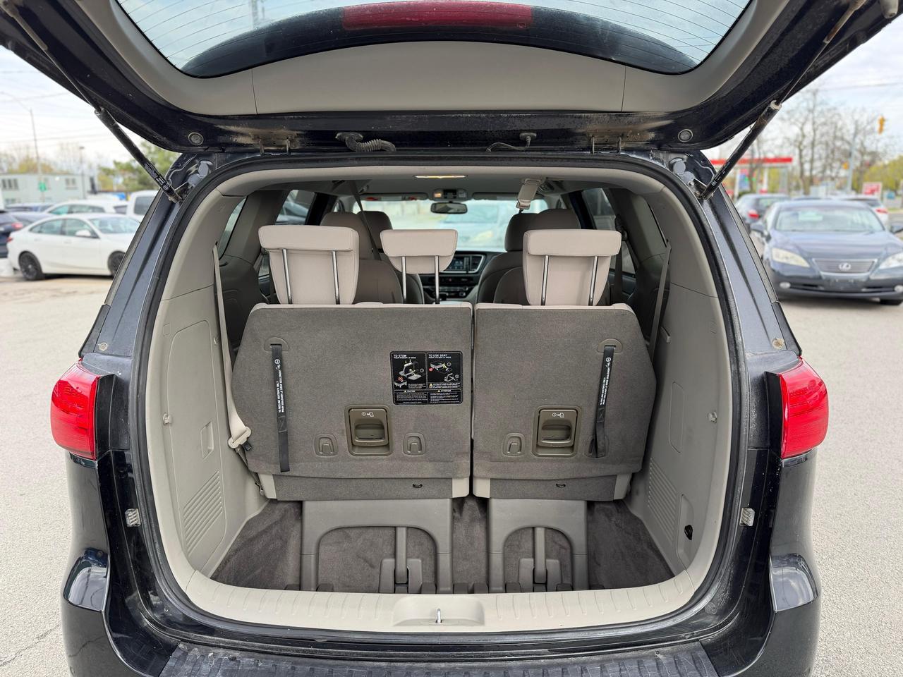 2017 Kia Sedona LX Photo