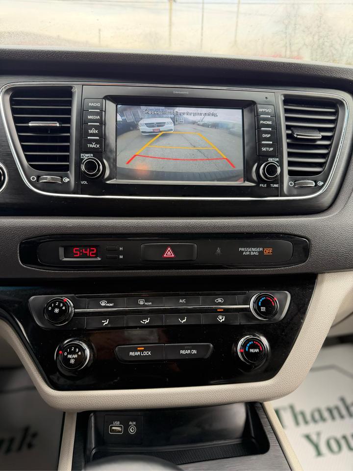 2017 Kia Sedona LX Photo