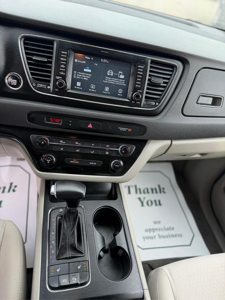 2017 Kia Sedona LX Photo
