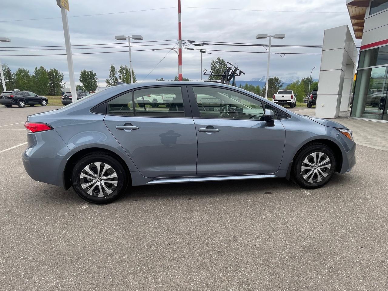 2026 Toyota Corolla Hybrid LE Photo3