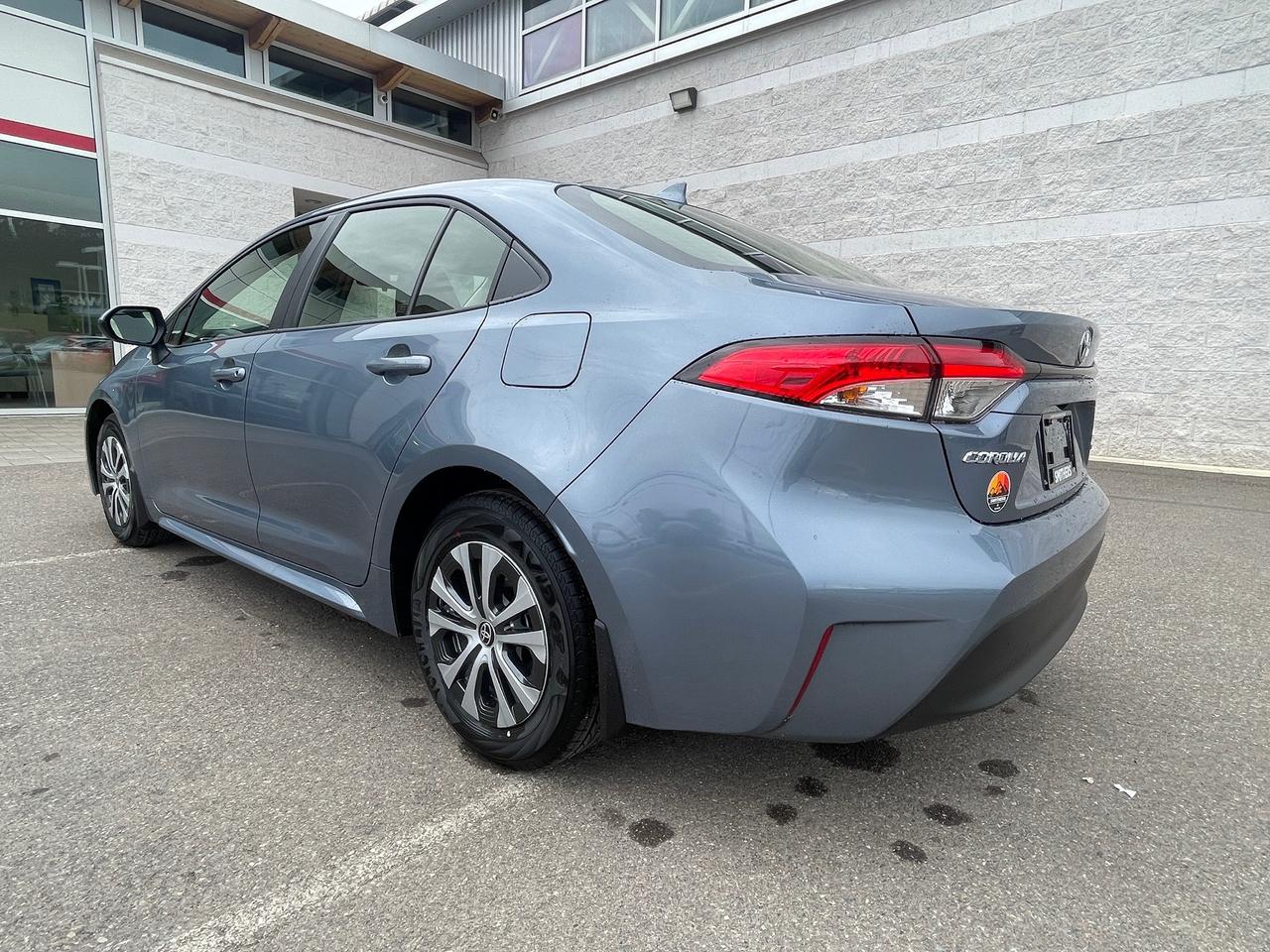 2026 Toyota Corolla Hybrid LE Photo4