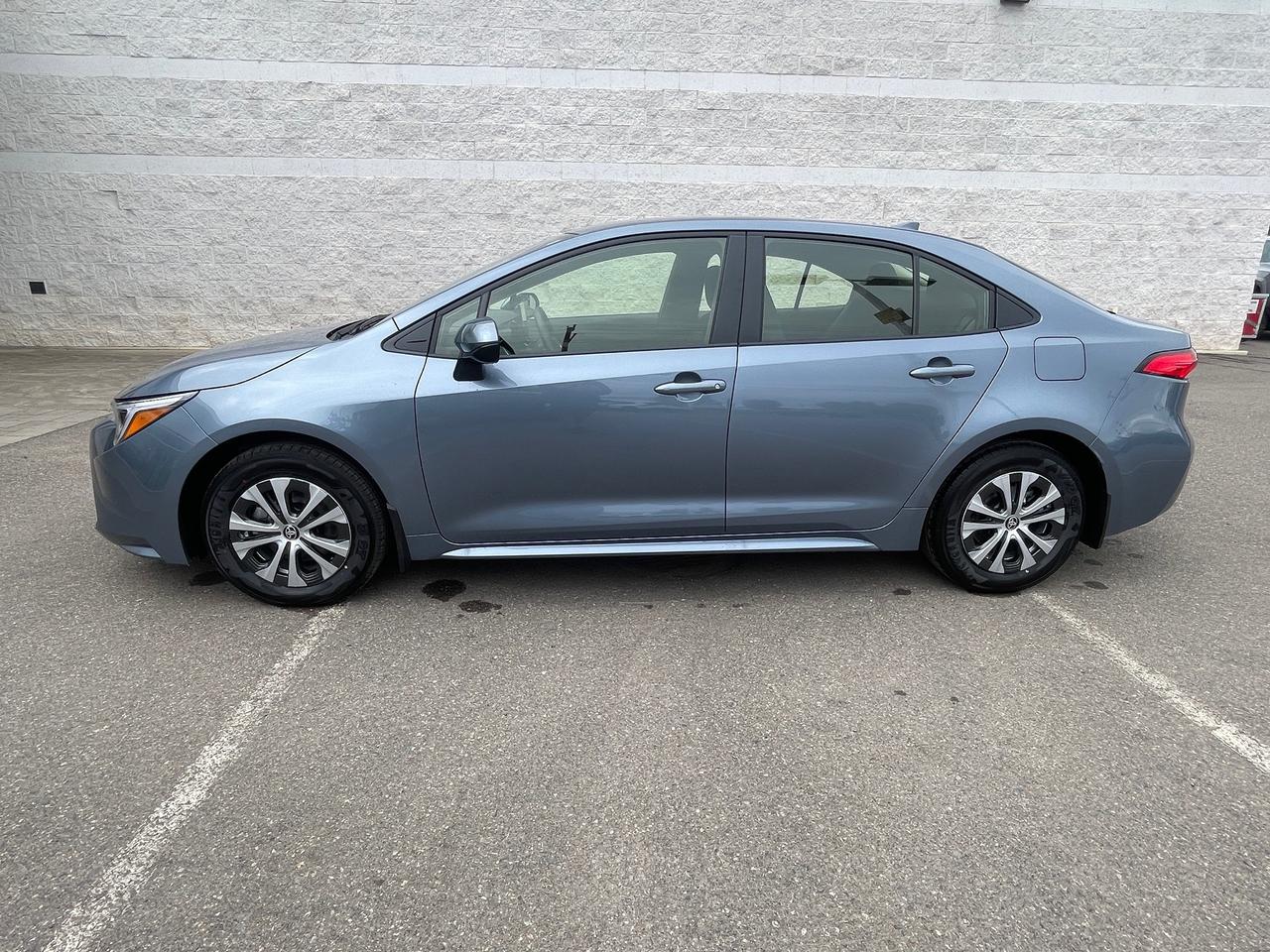 2026 Toyota Corolla Hybrid LE Photo2
