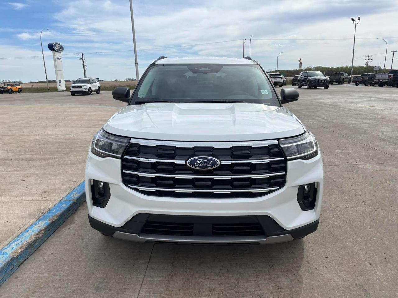 2026 Ford Explorer Active w/200A Pkg 4WD Photo1