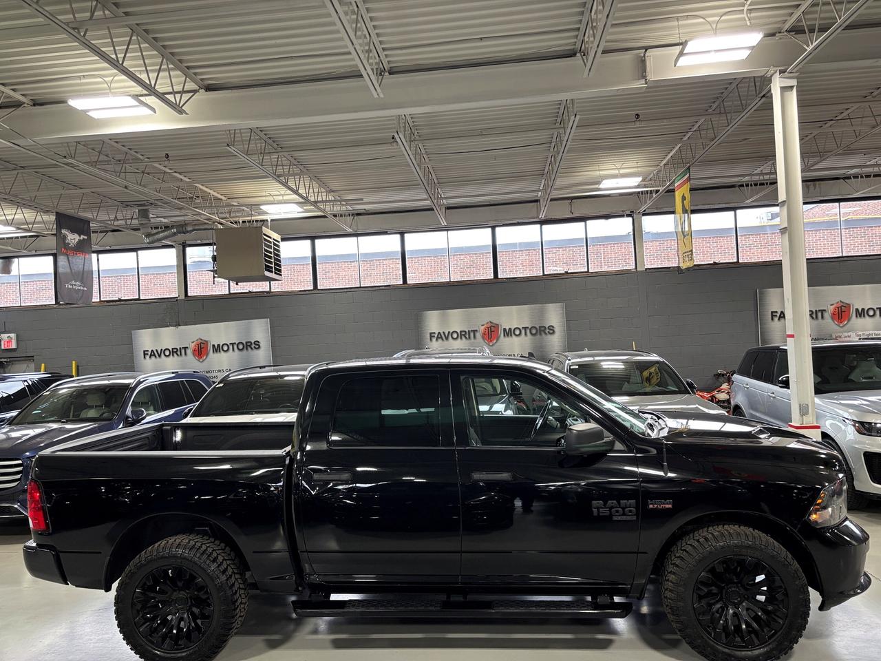 2021 RAM 1500 Classic Express|V8HEMI|4X4|CREWCAB|FUELWHEELS|LINEXLINER|+ Photo2
