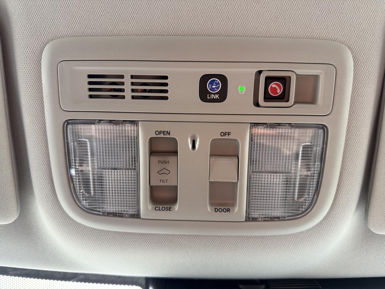 2019 Honda Insight Touring CVT Photo
