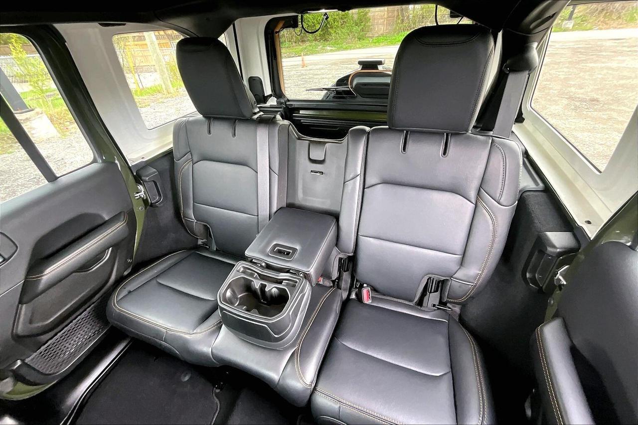 2024 Jeep Wrangler Sahara |Skytop |McKinley Leather |SafetyGroup |4X4 Photo