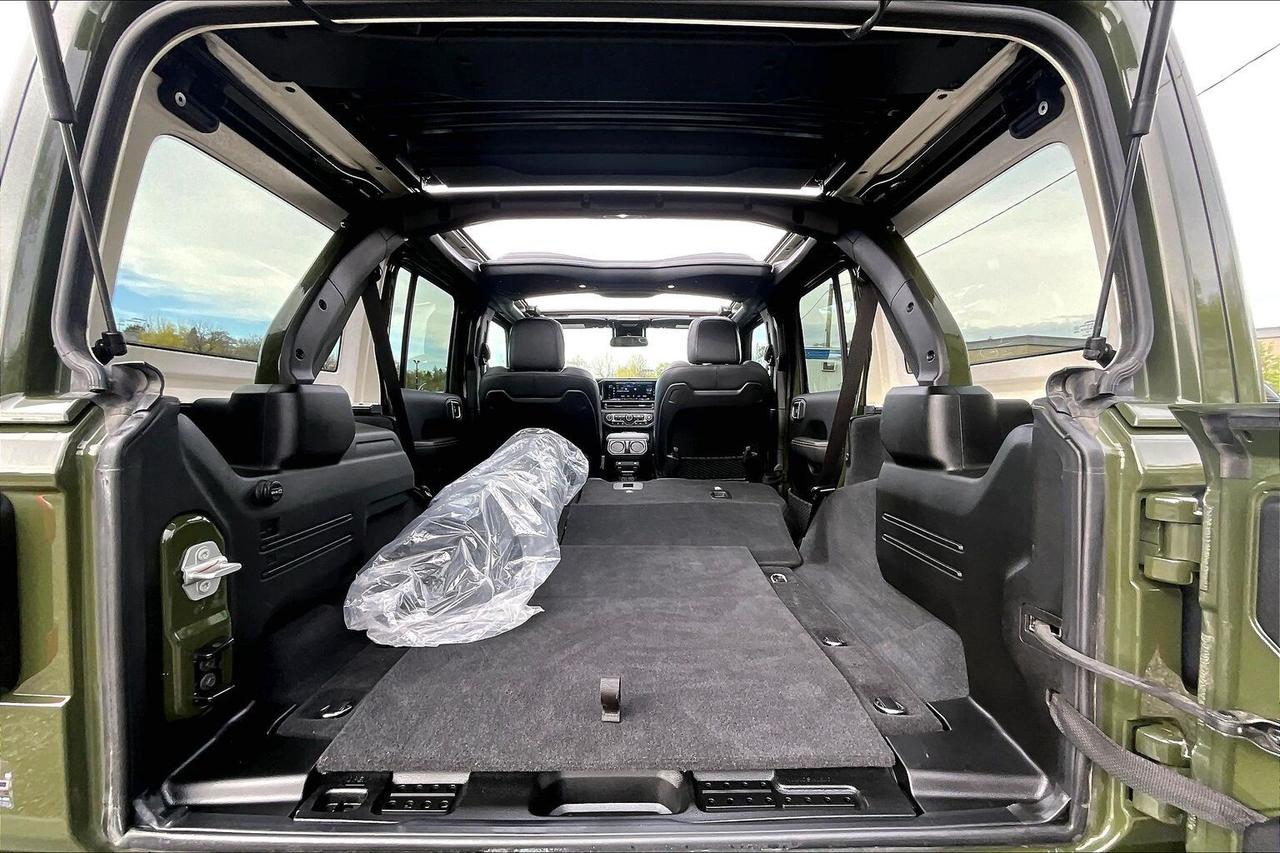 2024 Jeep Wrangler Sahara |Skytop |McKinley Leather |SafetyGroup |4X4 Photo