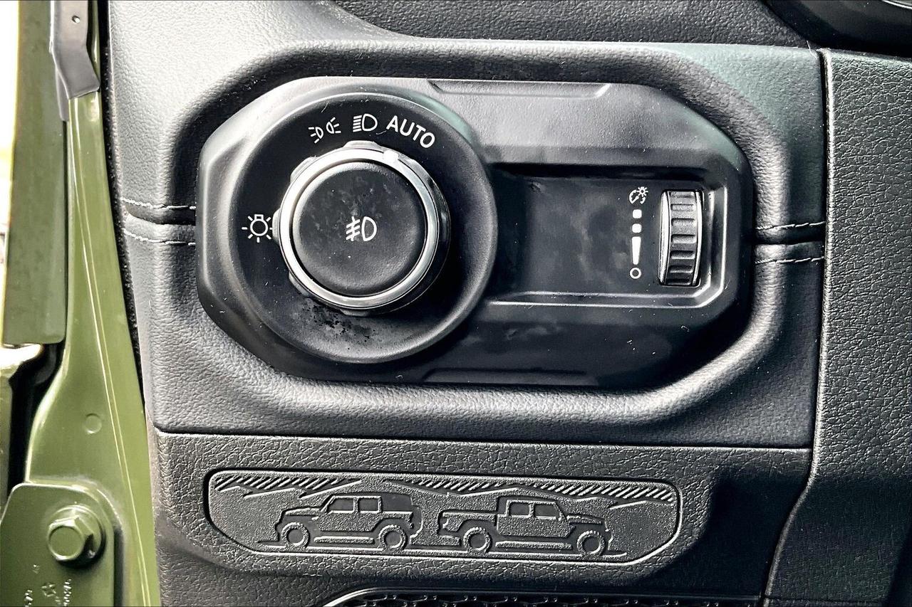 2024 Jeep Wrangler Sahara |Skytop |McKinley Leather |SafetyGroup |4X4 Photo
