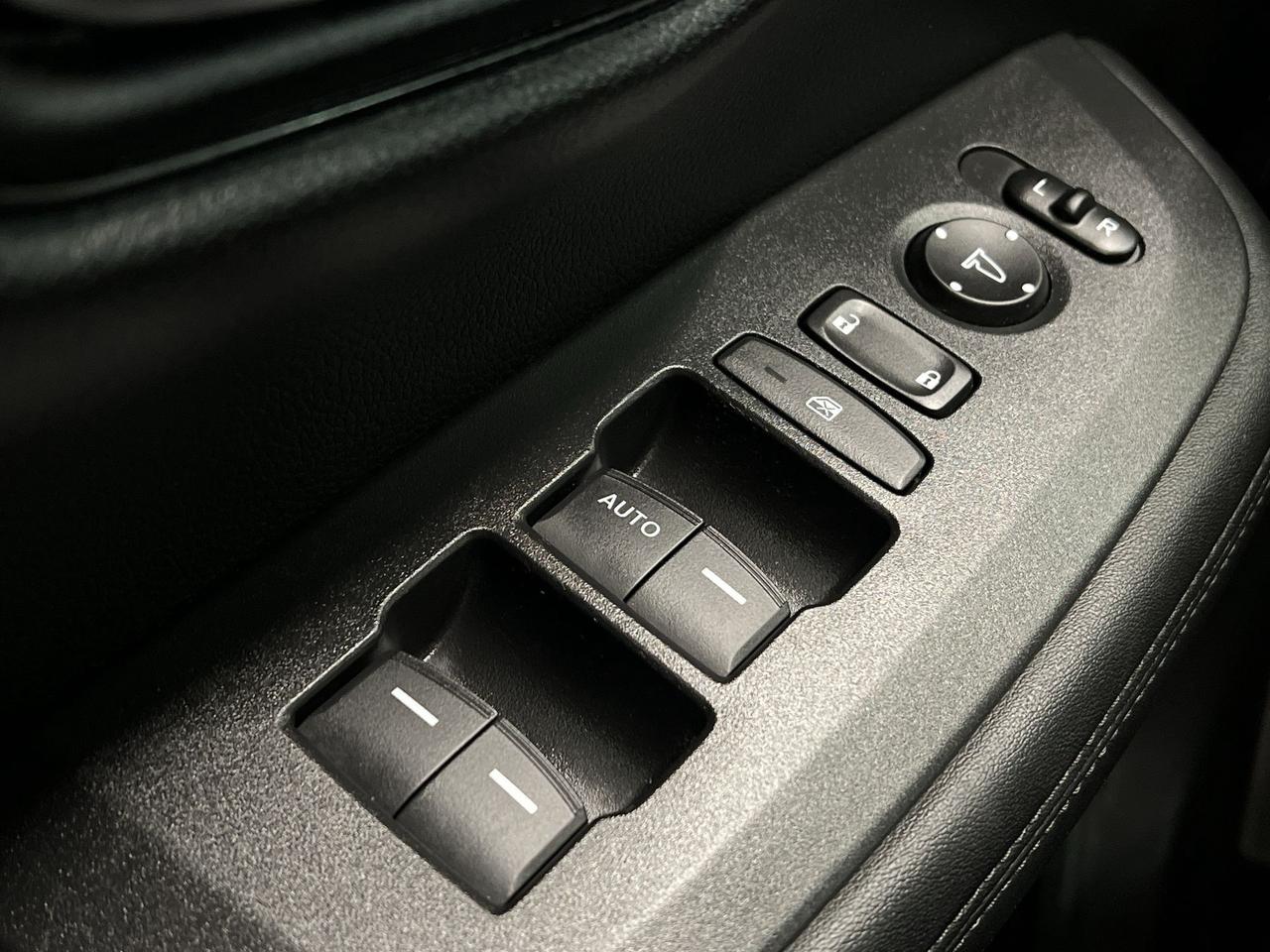 2024 Honda HR-V ONLY 25,000KMS! |HTD SEATS |CARPLAY | REMOTE START Photo