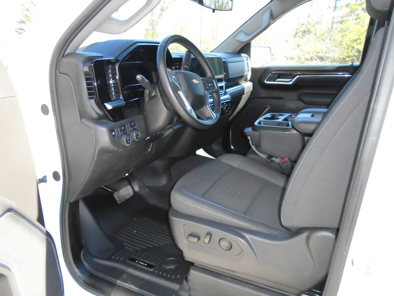 2025 Chevrolet Silverado 1500 LT CREW CAB 4X4 / STANDARD BOX/ TRAILER PACKAGE Photo