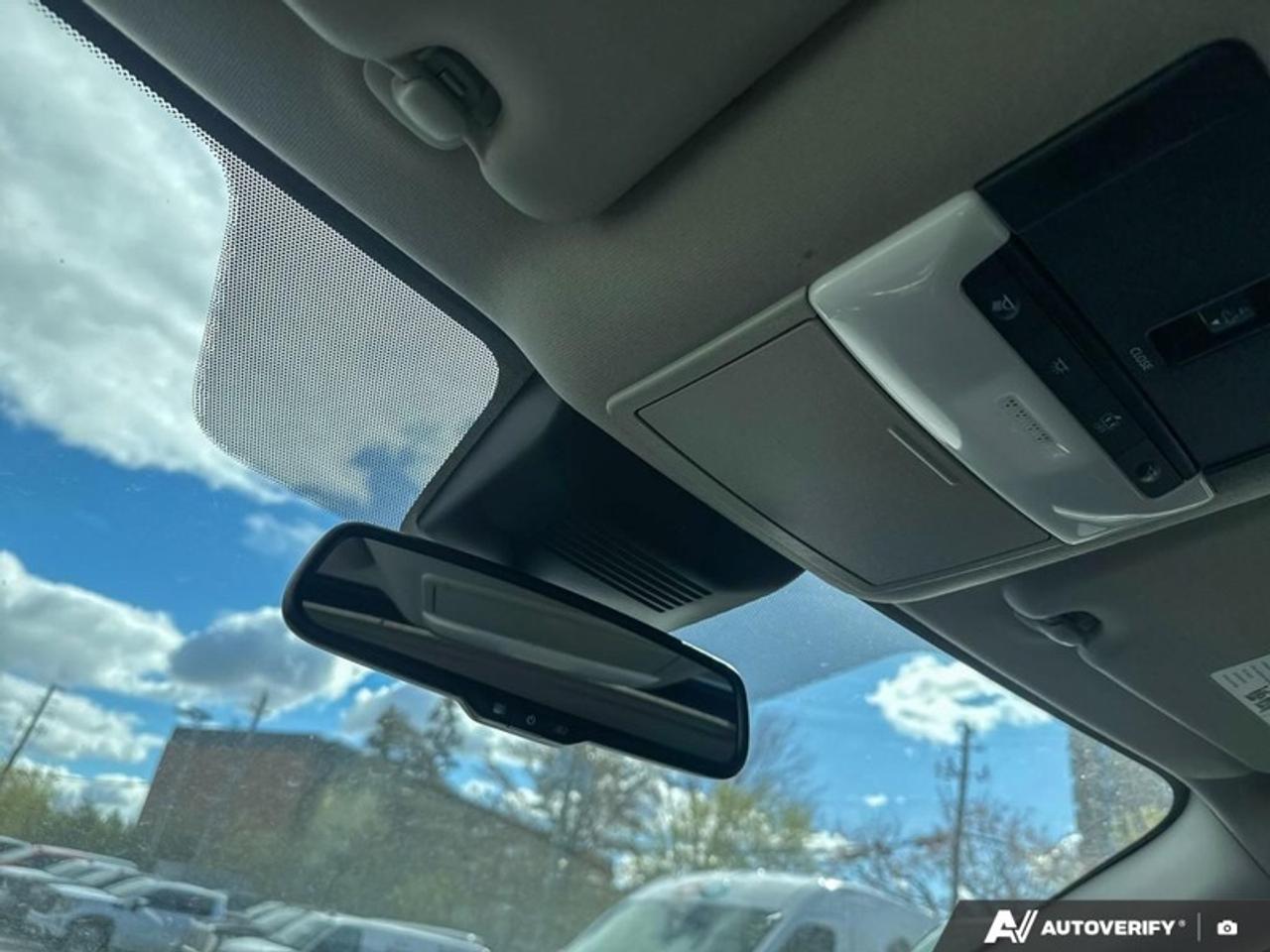 2021 Nissan Sentra SR CVT  SR, SUNROOF, LEATHER Photo