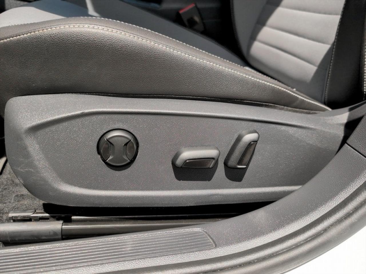 2025 Volkswagen Jetta Comfortline  **CLEAN CARFAX** Photo