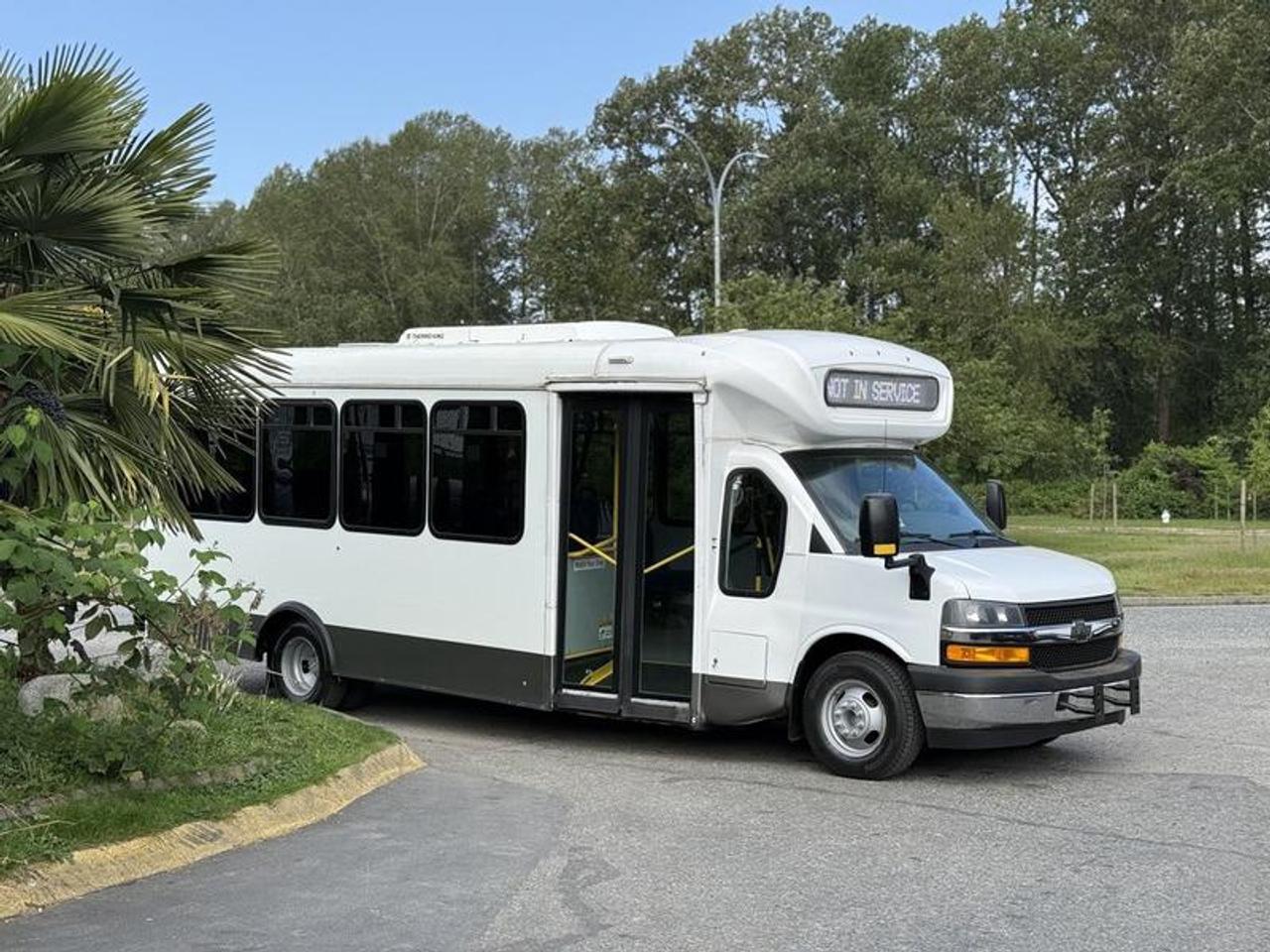 This 2020 Chevrolet Express 4500 bus is powered by a 6.0L V8 paired with an automatic transmission and rear-wheel drive, and is configured to carry 22 passengers including the driver. Equipped with a wheelchair ramp, this unit offers accessible passenger transport capability suited for shuttle, care, or fleet applications.

Additional equipment includes a backup camera, master body switch, cruise control, AM/FM radio, air conditioning and heat, and convenient cabin storage with cup holders. Finished in white with a blue vinyl interior, this bus provides a practical and functional setup for group transportation use. Overall vehicle measurements are approximately 20 feet 3 inches long, 6 feet 5 inches wide, and 7 feet high. This item is currently OFFSITE. You must register an appointment with our office to schedule an offsite viewing. Appointments must be made a minimum of one business day in advance (and as defined by the days that Repo.com is open for business) before your appointment can be scheduled and confirmed. We may, at our own discretion, instead opt to transport smaller items to Repo.coms main yard for viewing purposes.  $36,810.00 plus $375 processing fee, $37,185.00 total payment obligation before taxes.   Listing report, warranty, contract commitment cancellation fee, financing available on approved credit (some limitations and exceptions may apply). All above specifications and information is considered to be accurate but is not guaranteed and no opinion or advice is given as to whether this item should be purchased. We do not allow test drives due to theft, fraud, acts of vandalism and undetectable impaired driving. Instead we provide the following benefits: Complimentary Warranty (with options to extend), Limited Money Back Satisfaction Guarantee on Fully Completed Contracts, Contract Commitment Cancellation, and an Open-Ended Sell-Back Option. Ask seller for details or call 604-522-REPO(7376) to confirm listing availability.
