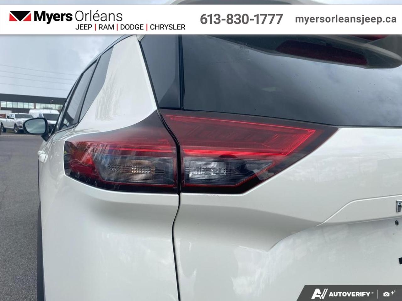 2023 Nissan Rogue SV Moonroof   - Moonroof -  Apple CarPlay Photo