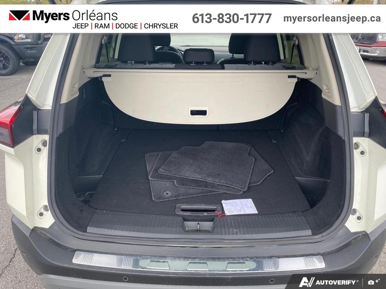 2023 Nissan Rogue SV Moonroof   - Moonroof -  Apple CarPlay Photo