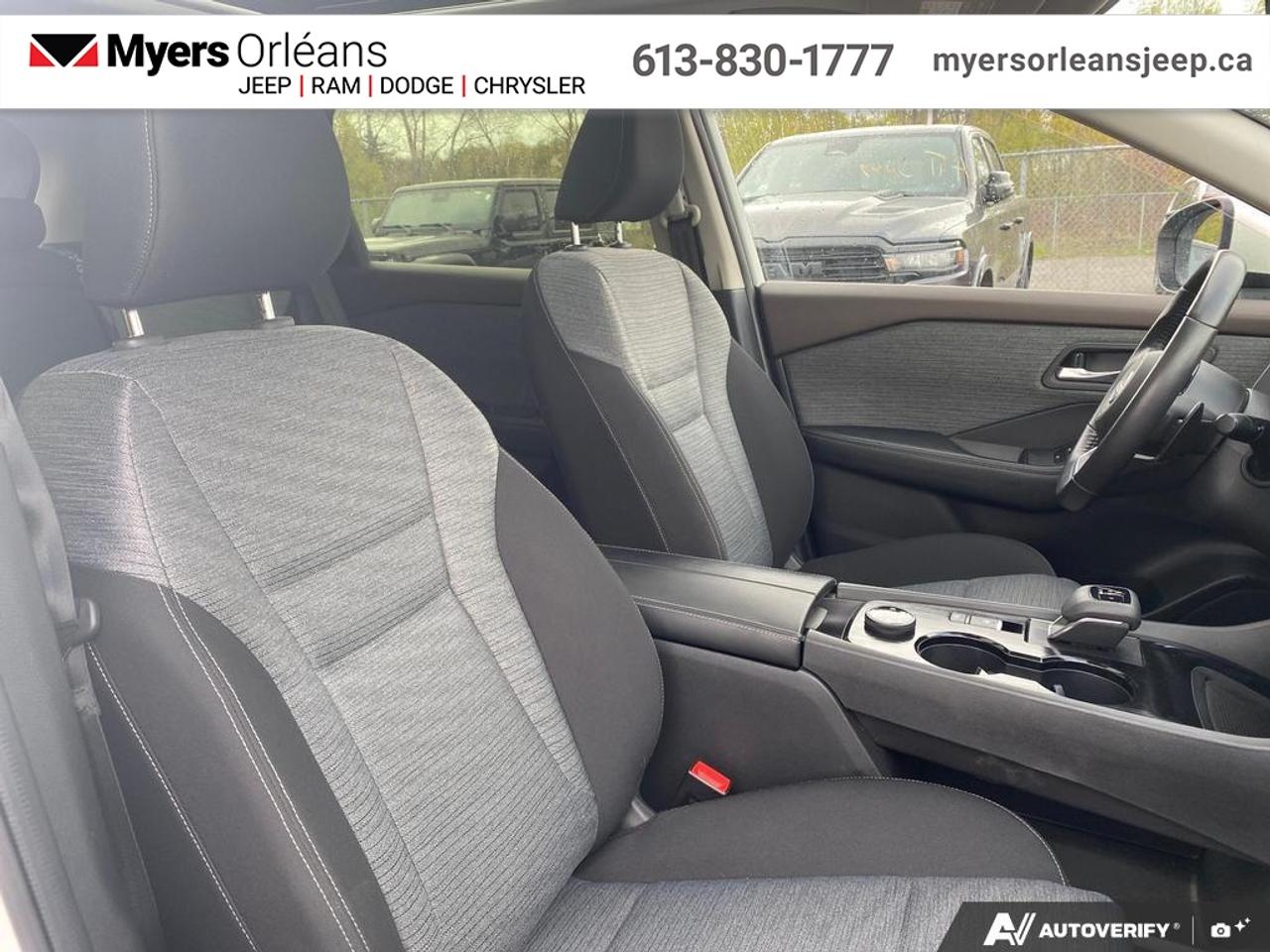 2023 Nissan Rogue SV Moonroof   - Moonroof -  Apple CarPlay Photo