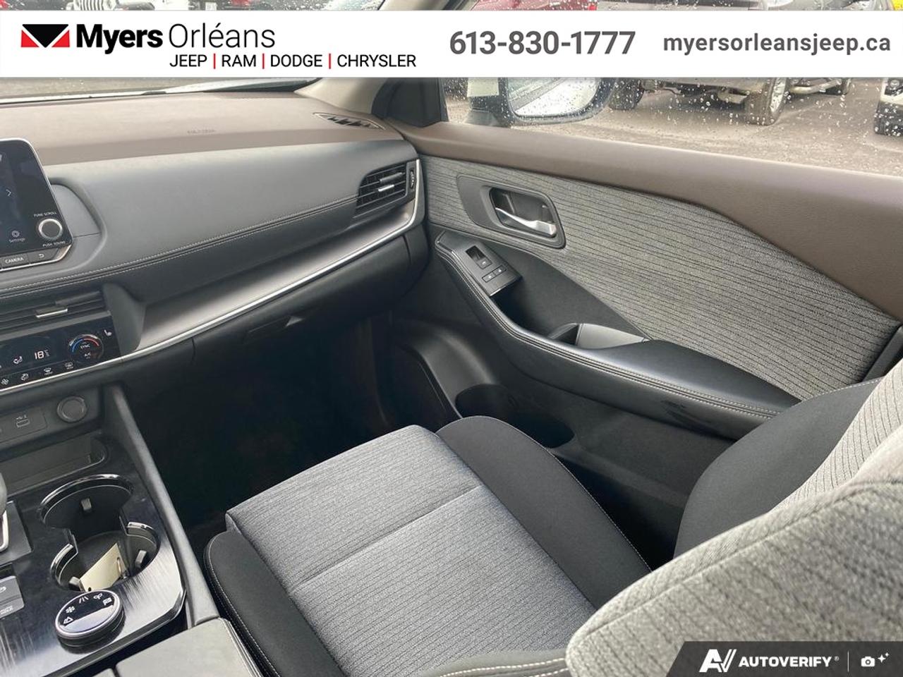 2023 Nissan Rogue SV Moonroof   - Moonroof -  Apple CarPlay Photo