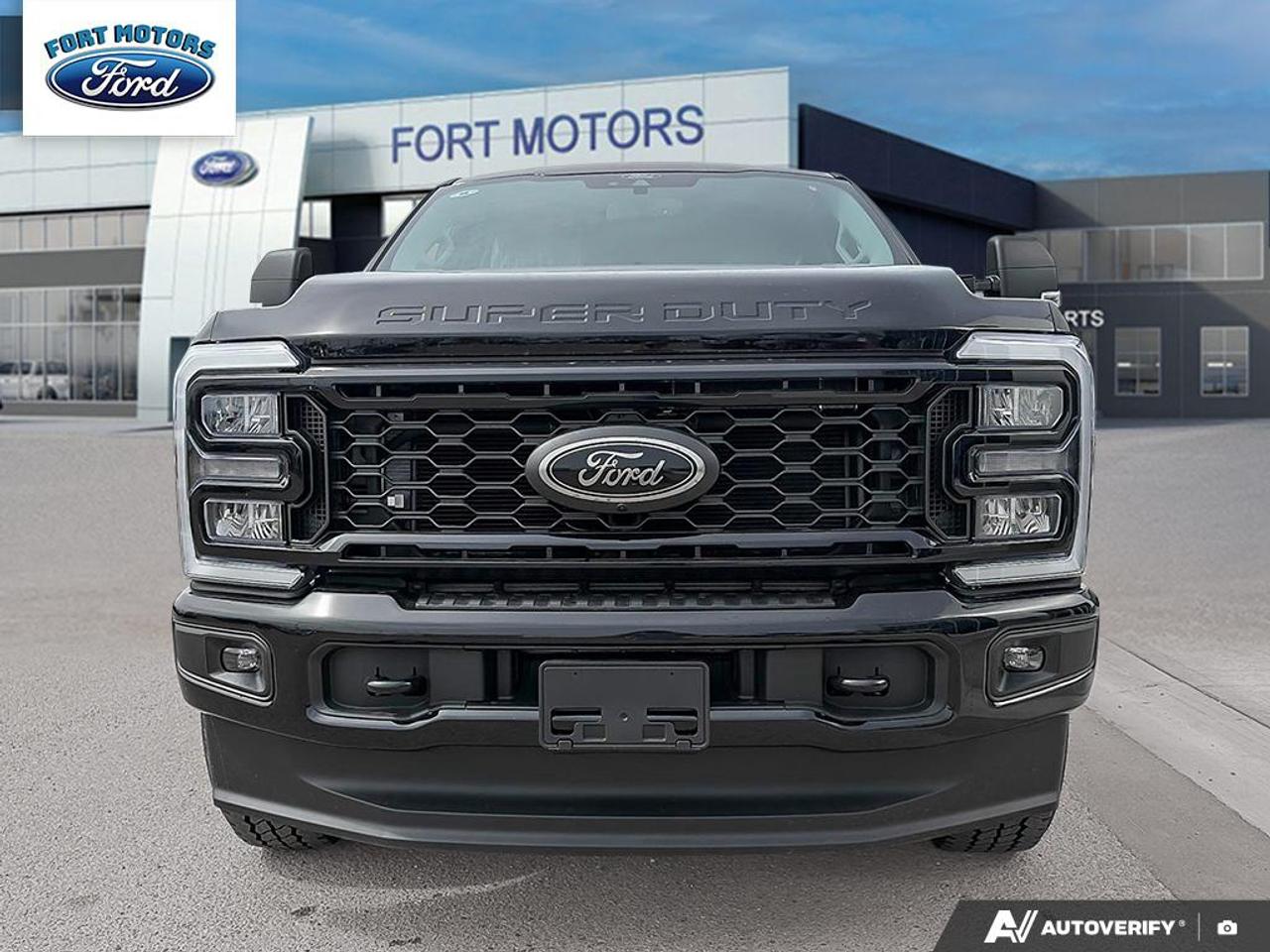 2026 Ford SuperDuty F-350® XLT Photo1
