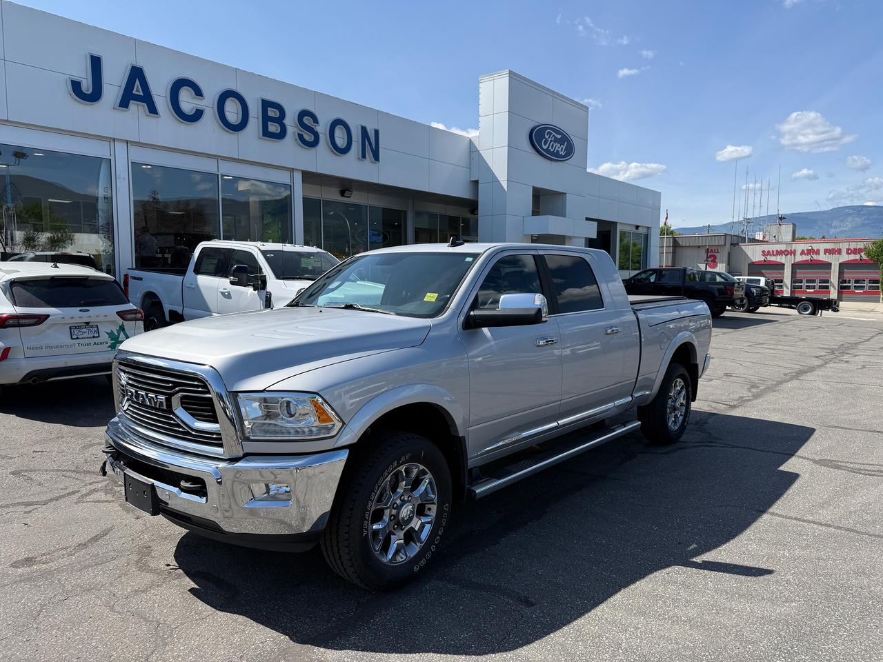 RAM 3500 Laramie Limited Mega Cab 4WD 2018