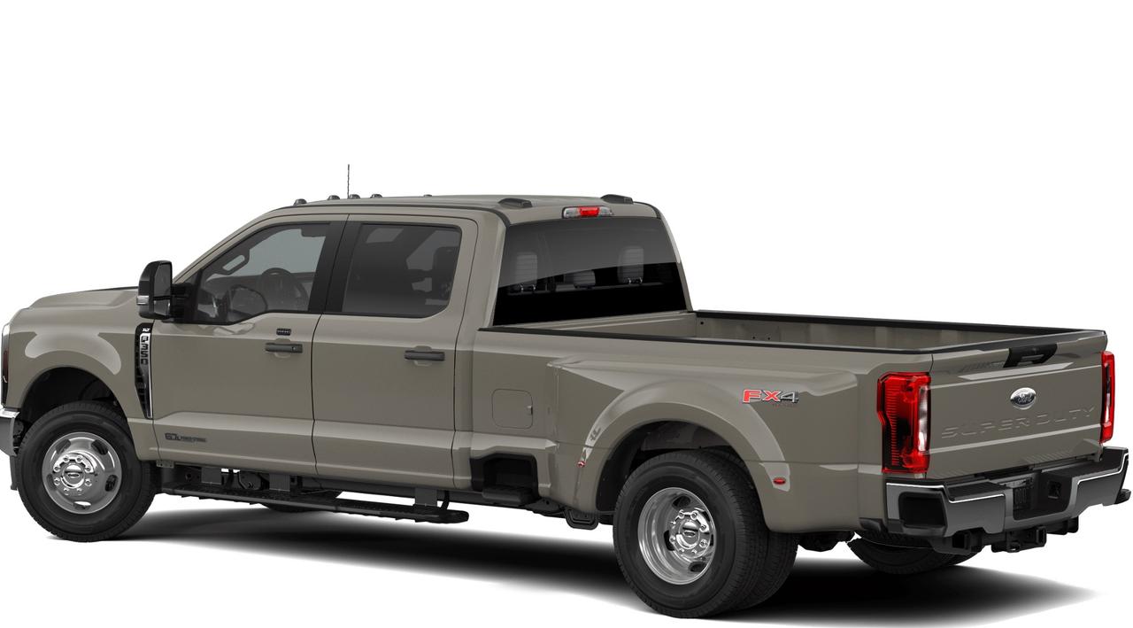 2026 Ford SuperDuty F-350® XLT Photo1