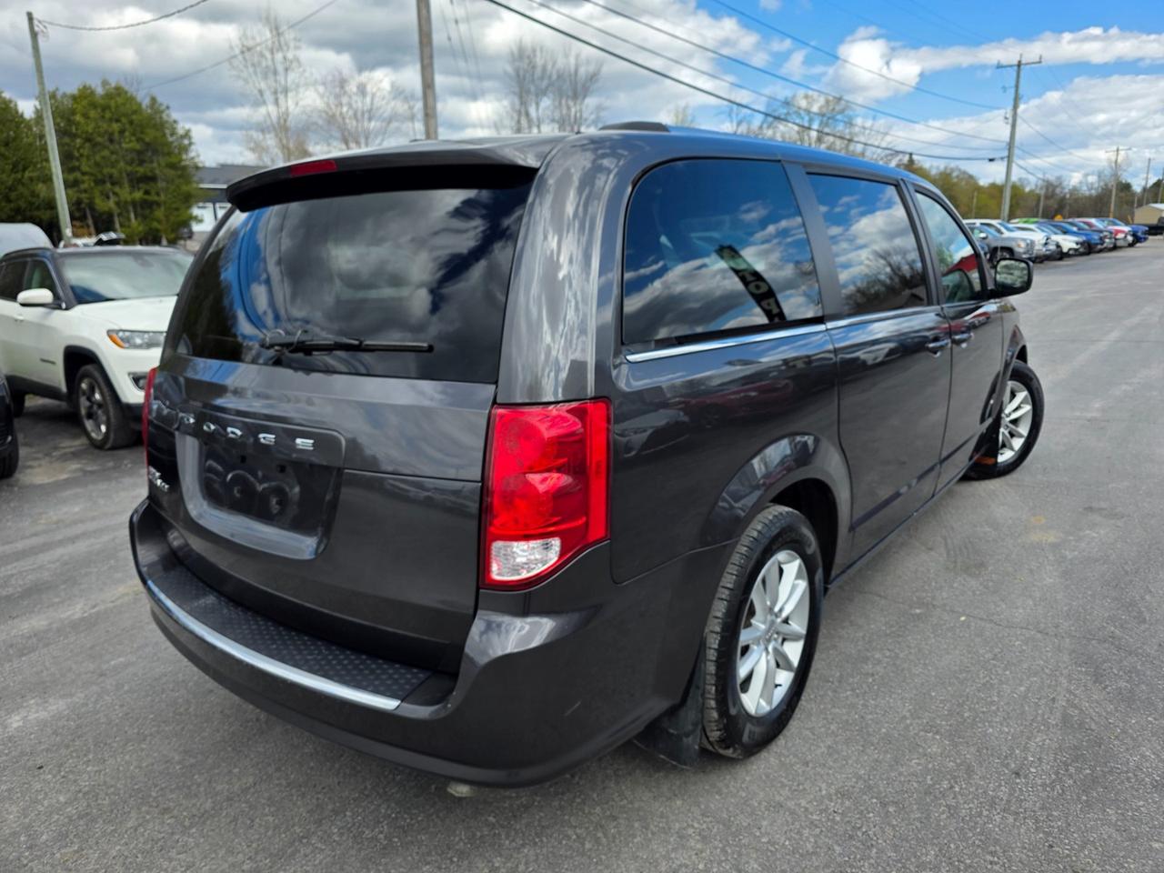 2019 Dodge Grand Caravan SE Plus Photo4