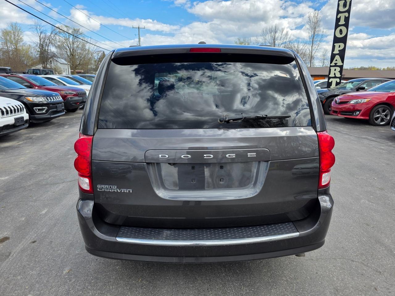 2019 Dodge Grand Caravan SE Plus Photo3
