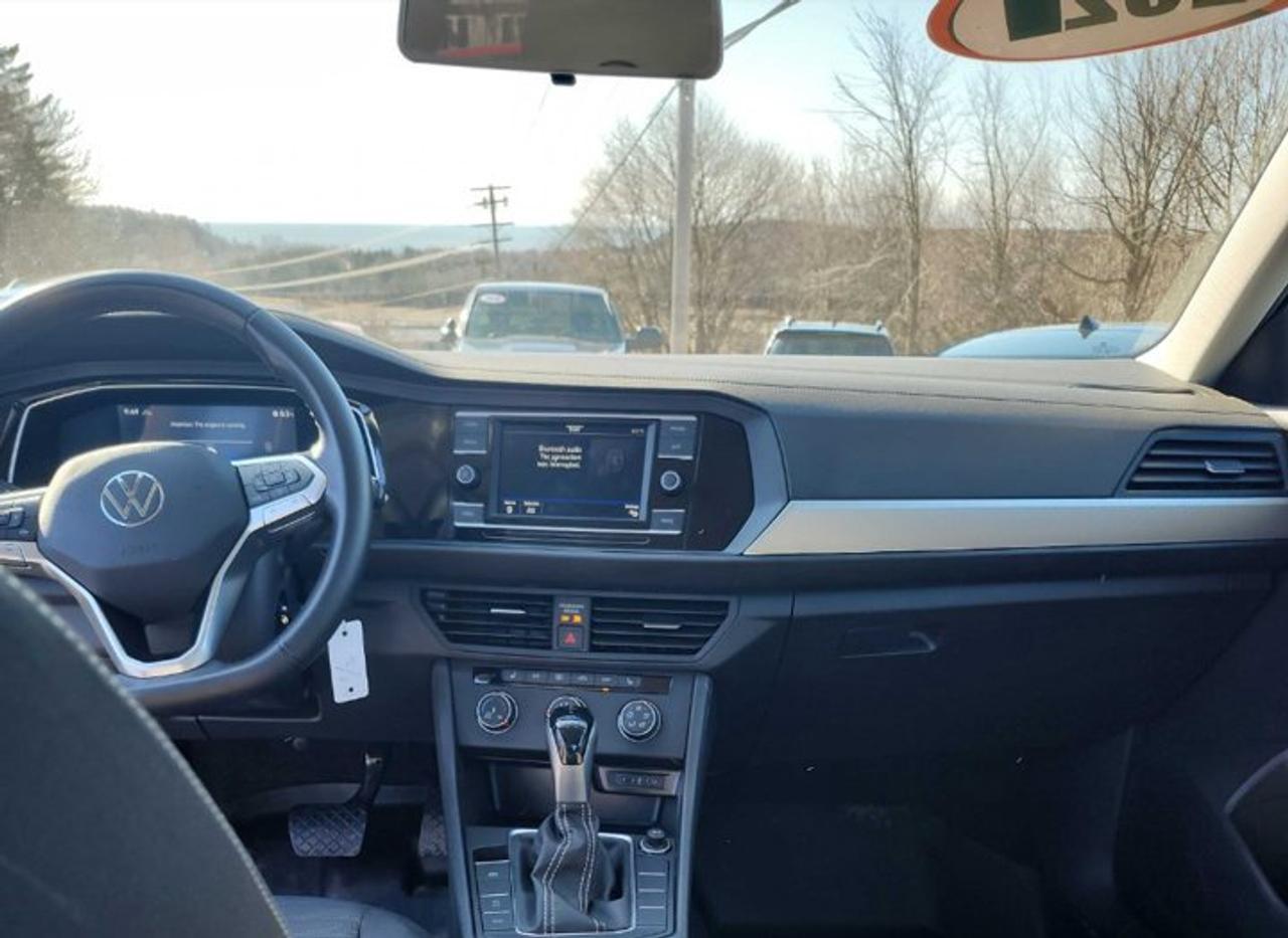 2022 Volkswagen Jetta Trendline | Heated Seats | CarPlay + Android | Rear Camera | and More ! Photo