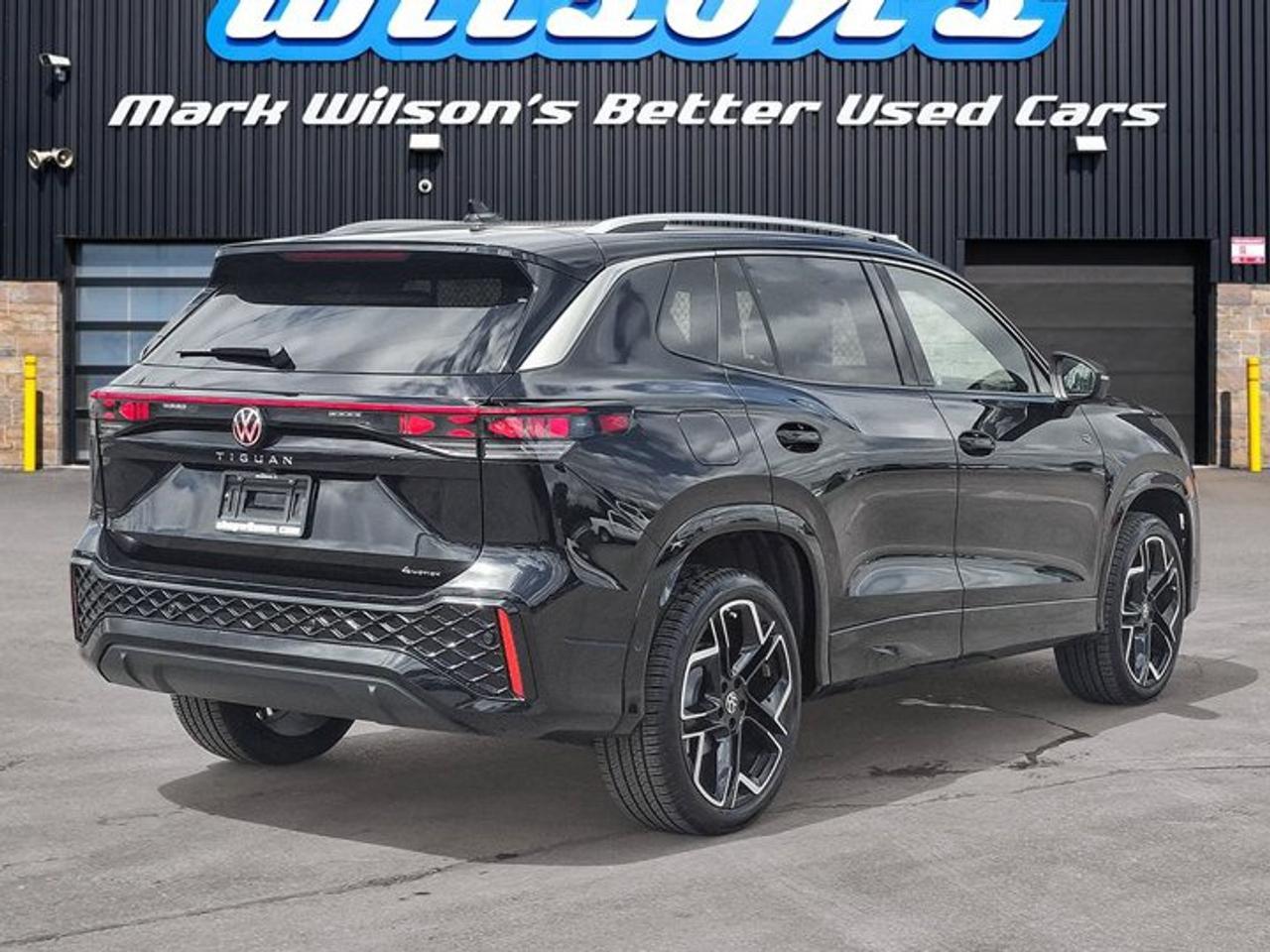 2025 Volkswagen Tiguan Highline R-Line AWD | Leather | Heated + Cooled Massaging Seats | Sunroof | Harman Kardon & More ! Photo