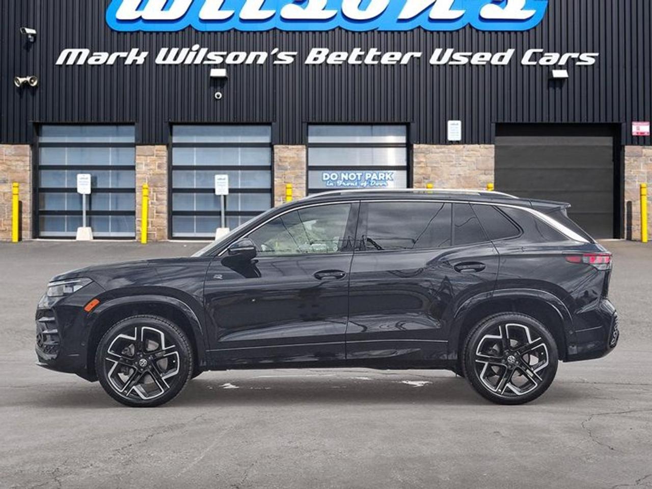 2025 Volkswagen Tiguan Highline R-Line AWD | Leather | Heated + Cooled Massaging Seats | Sunroof | Harman Kardon & More ! Photo5