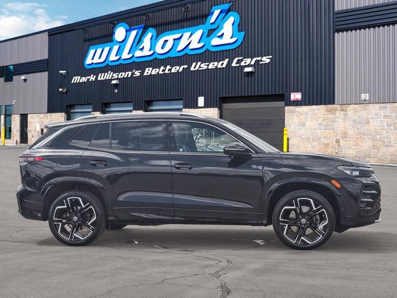 2025 Volkswagen Tiguan Highline R-Line AWD | Leather | Heated + Cooled Massaging Seats | Sunroof | Harman Kardon & More ! Photo