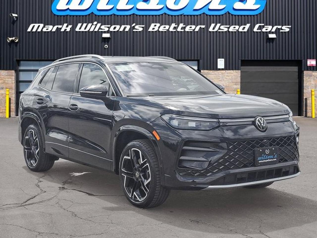 2025 Volkswagen Tiguan Highline R-Line AWD | Leather | Heated + Cooled Massaging Seats | Sunroof | Harman Kardon & More ! Photo