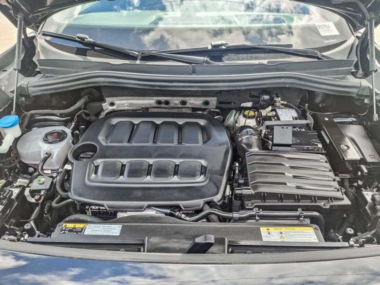 2025 Volkswagen Tiguan Highline R-Line AWD | Leather | Heated + Cooled Massaging Seats | Sunroof | Harman Kardon & More ! Photo