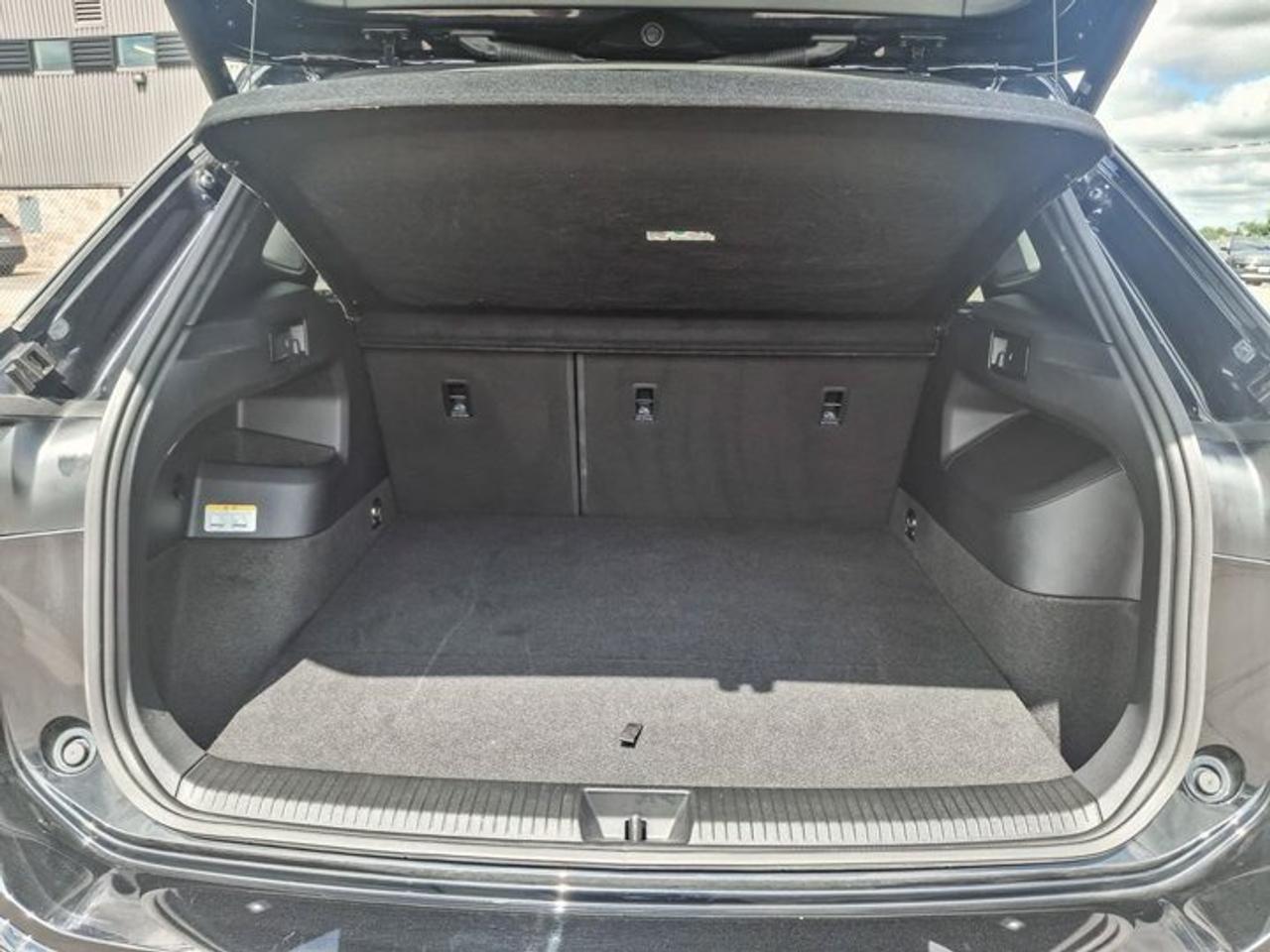 2025 Volkswagen Tiguan Highline R-Line AWD | Leather | Heated + Cooled Massaging Seats | Sunroof | Harman Kardon & More ! Photo