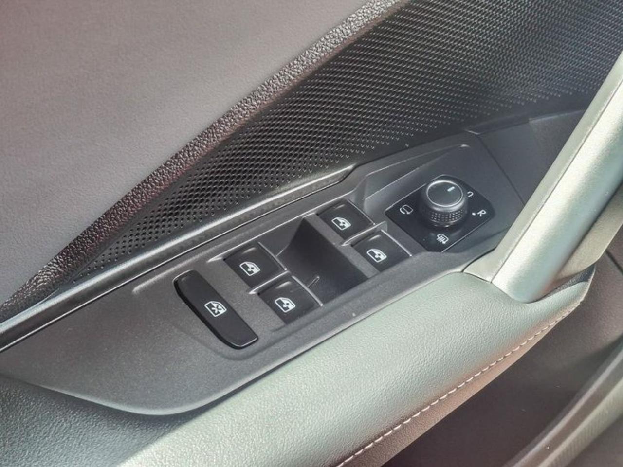 2025 Volkswagen Tiguan Highline R-Line AWD | Leather | Heated + Cooled Massaging Seats | Sunroof | Harman Kardon & More ! Photo