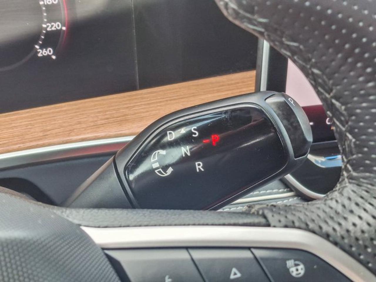 2025 Volkswagen Tiguan Highline R-Line AWD | Leather | Heated + Cooled Massaging Seats | Sunroof | Harman Kardon & More ! Photo