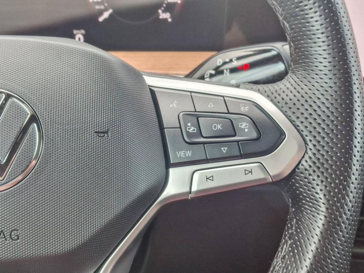 2025 Volkswagen Tiguan Highline R-Line AWD | Leather | Heated + Cooled Massaging Seats | Sunroof | Harman Kardon & More ! Photo
