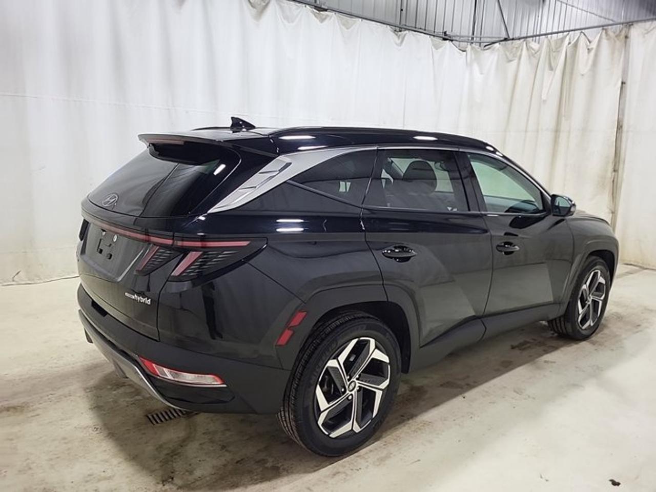 2024 Hyundai Tucson Hybrid Ultimate AWD | Leather | Pano Roof | Heated Seats + Steering | Ventilated Seats | and More ! Photo3