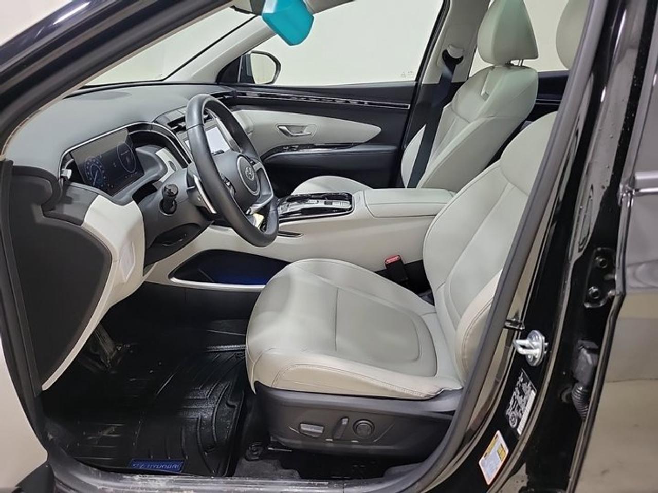 2024 Hyundai Tucson Hybrid Ultimate AWD | Leather | Pano Roof | Heated Seats + Steering | Ventilated Seats | and More ! Photo