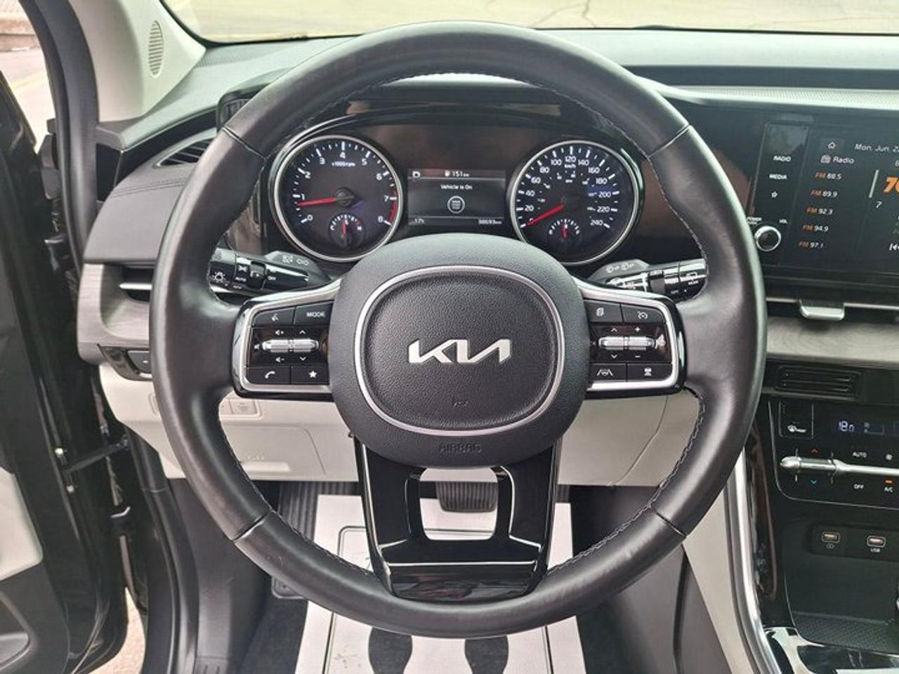 2024 Kia Carnival EX | Leather | Smart Cruise | Heated Wheel + Seats | Power Sliding Doors | CarPlay + Android & More! Photo