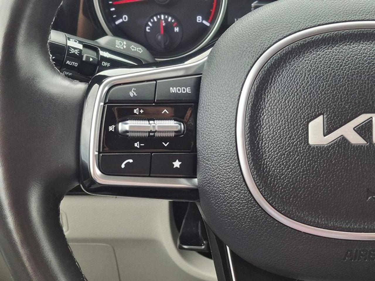 2024 Kia Carnival EX | Leather | Smart Cruise | Heated Wheel + Seats | Power Sliding Doors | CarPlay + Android & More! Photo