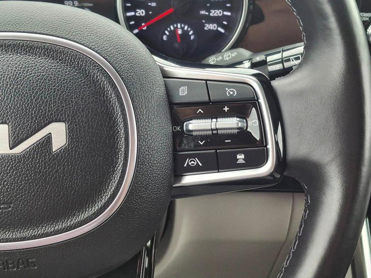 2024 Kia Carnival EX | Leather | Smart Cruise | Heated Wheel + Seats | Power Sliding Doors | CarPlay + Android & More! Photo