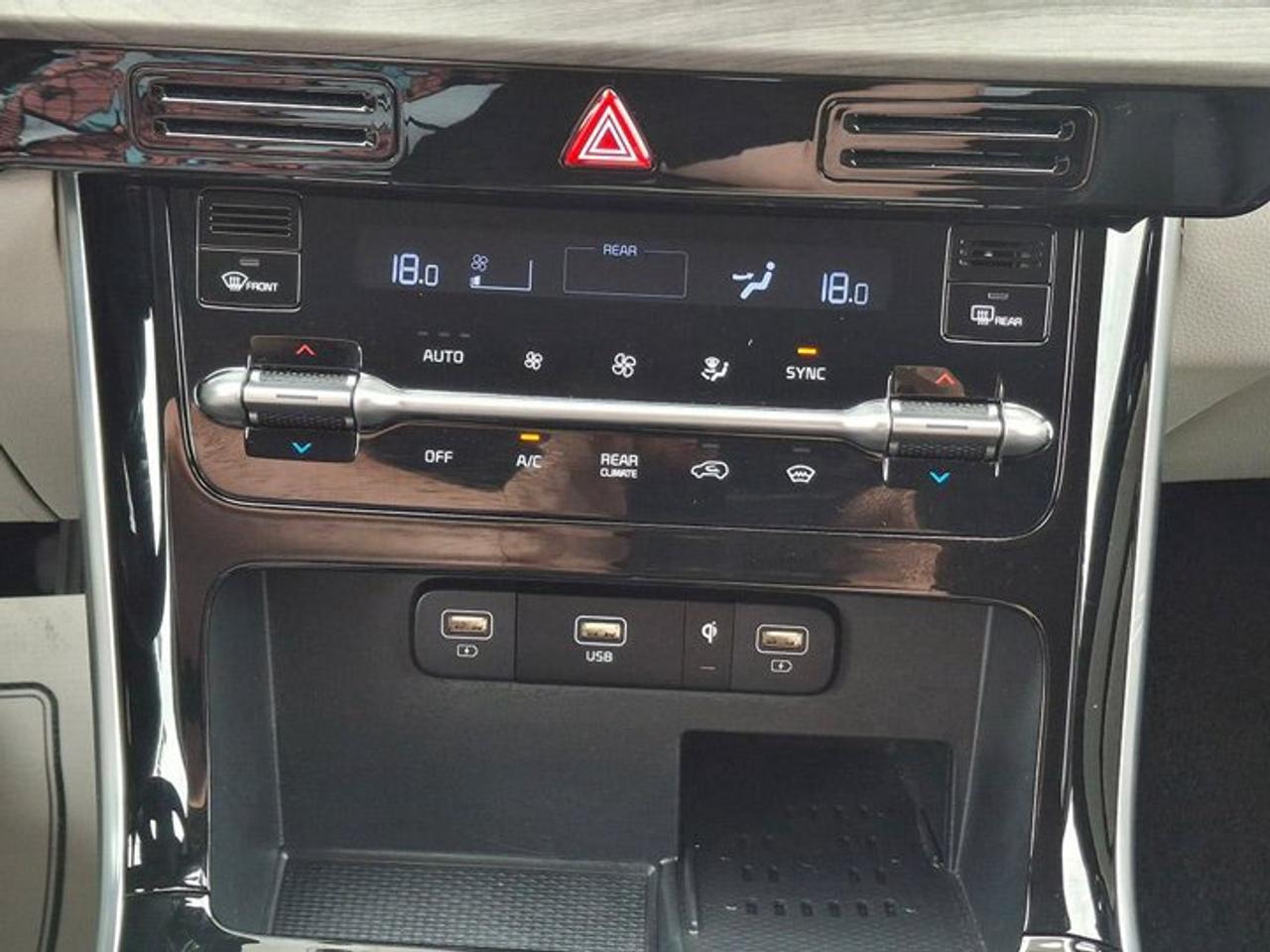 2024 Kia Carnival EX | Leather | Smart Cruise | Heated Wheel + Seats | Power Sliding Doors | CarPlay + Android & More! Photo