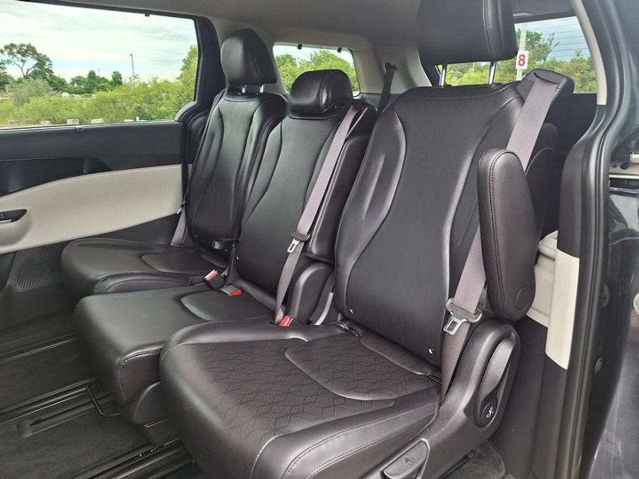 2024 Kia Carnival EX | Leather | Smart Cruise | Heated Wheel + Seats | Power Sliding Doors | CarPlay + Android & More! Photo