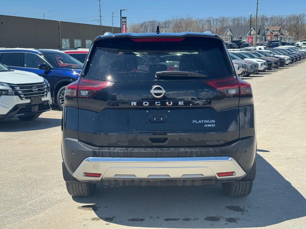 2023 Nissan Rogue AWD Platinum Photo3