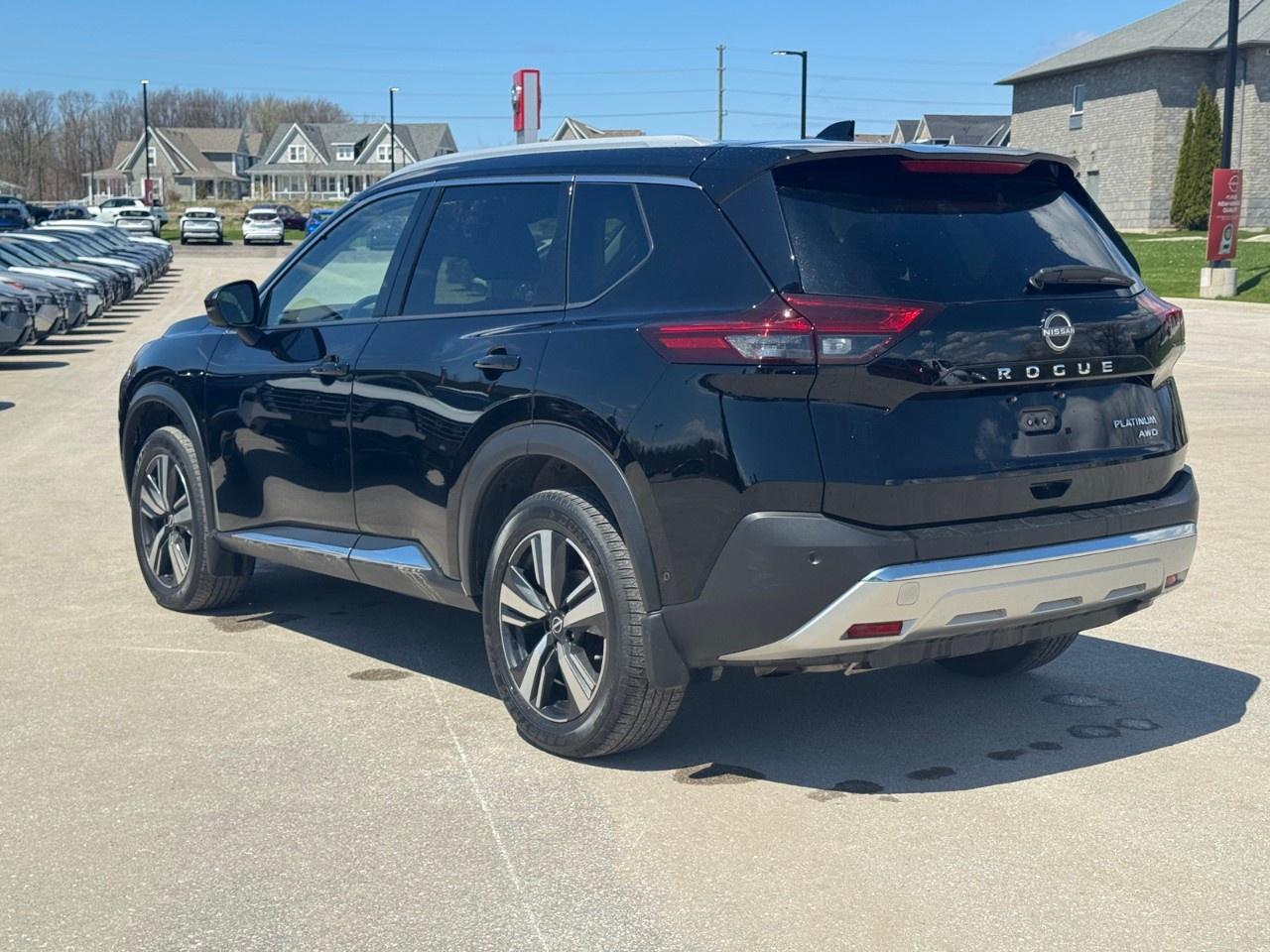 2023 Nissan Rogue AWD Platinum Photo4