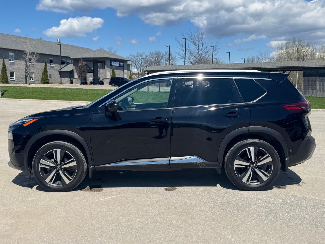 2023 Nissan Rogue AWD Platinum Photo