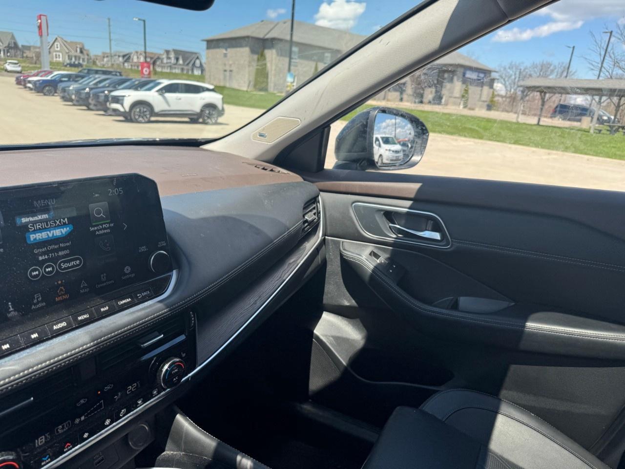 2023 Nissan Rogue AWD Platinum Photo