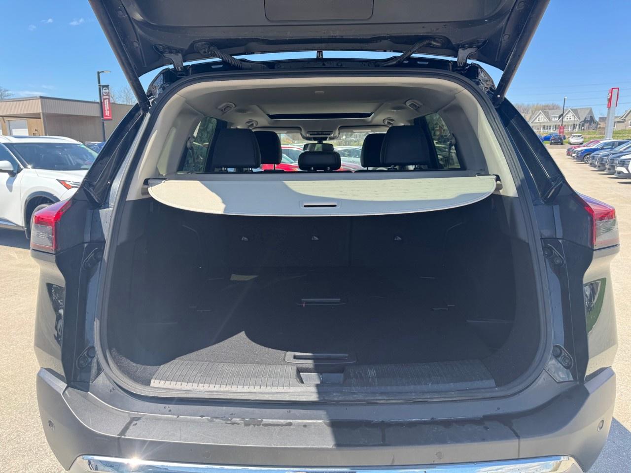 2023 Nissan Rogue AWD Platinum Photo